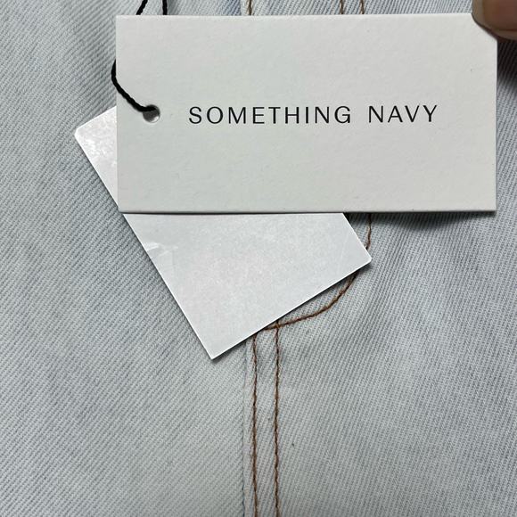 Something Navy Embroidered Straight Leg Jeans Sz 8 Light Wash Crop High Rise - Picture 7 of 12